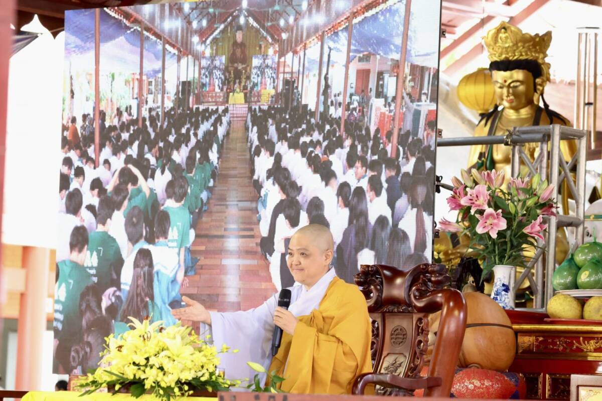 Hưng Yên: Ni Sư Hương Nhũ Thuyết Giảng Cho Hơn 500 Bạn Trẻ Tại Chùa Cổ Am -  Phật Giáo Đời Sống