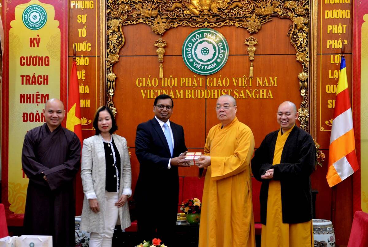 Hà Nội: Đại sứ ĐMTQ CH Ấn Độ, Sri Lanka chúc mừng thành công Đại hội đại biểu Phật giáo Việt Nam lần thứ IV