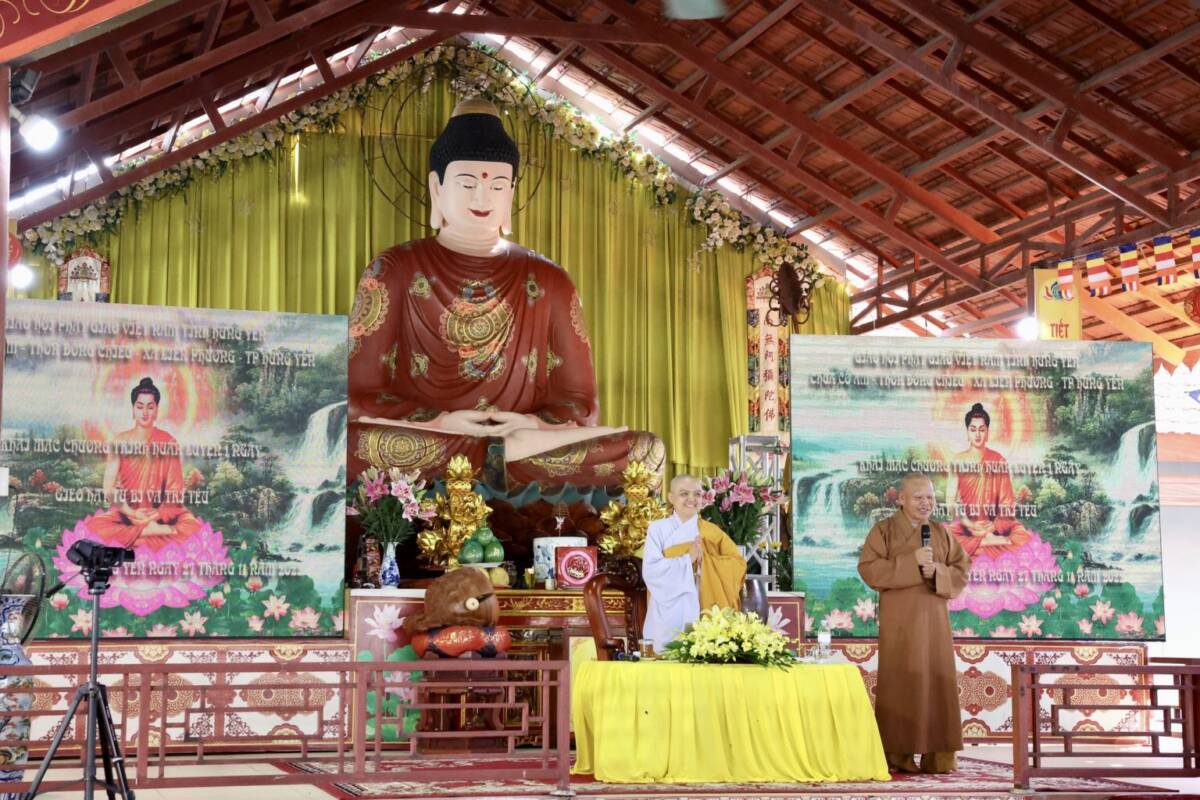 Hưng Yên: Ni sư Hương Nhũ thuyết giảng cho hơn 500 bạn trẻ tại chùa Cổ Am - Phật Giáo Đời Sống