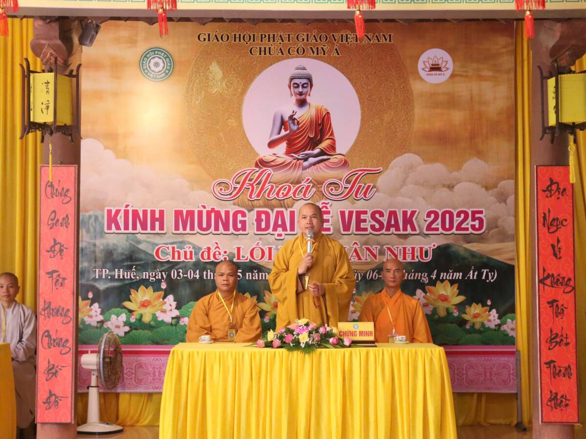 Đại đức Thích Thiền Trí - Trưởng ban Hoằng Pháp GHPGVN thành phố Huế ban đạo từ