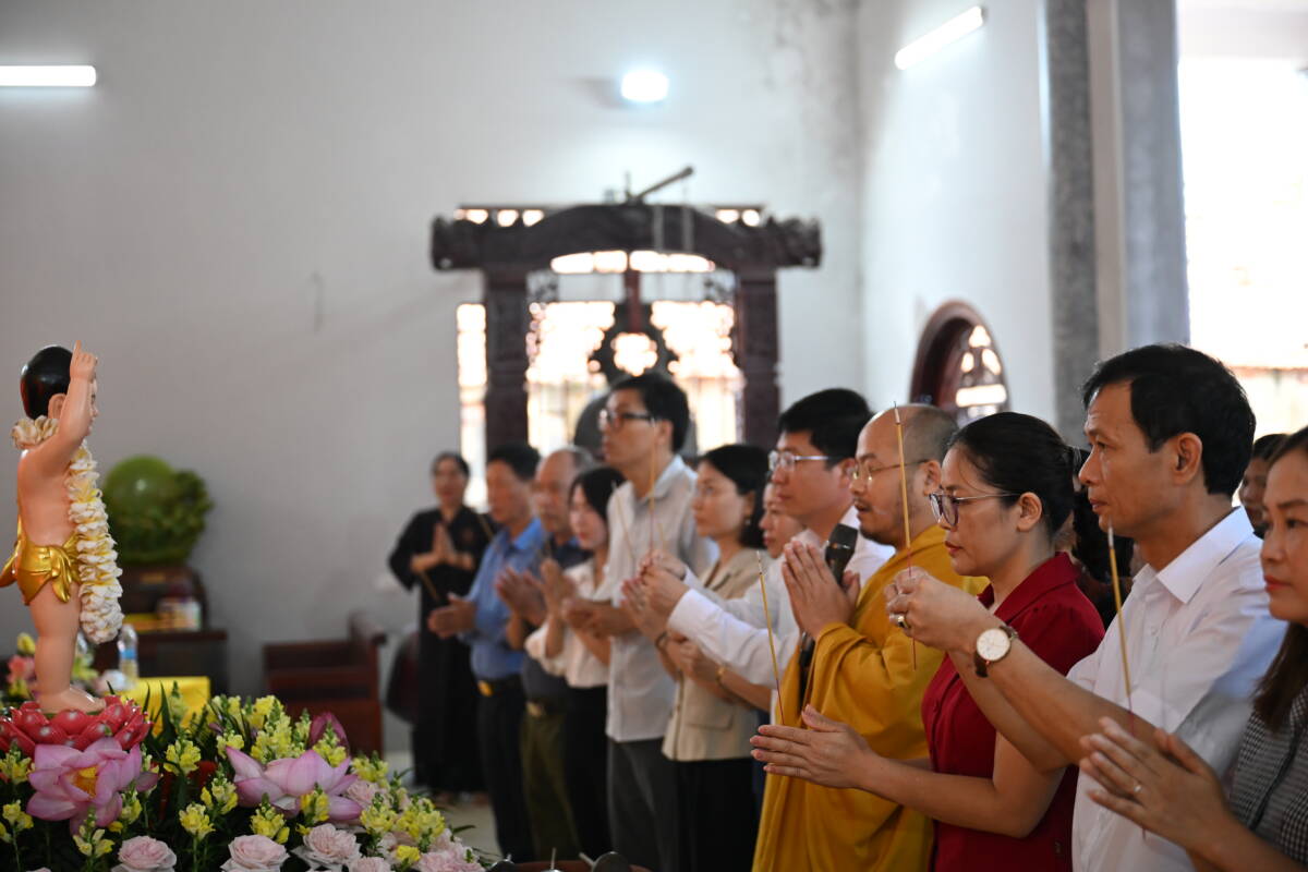 Chùa Gôi, xã Vụ Bản, trang nghiêm tổ chức lễ tắm Phật và khóa lễ quy y Tam bảo插图3