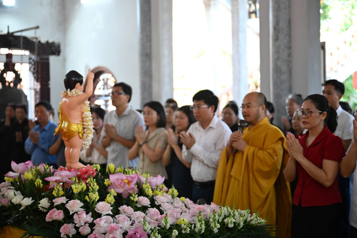 Chùa Gôi, xã Vụ Bản, trang nghiêm tổ chức lễ tắm Phật và khóa lễ quy y Tam bảo插图18