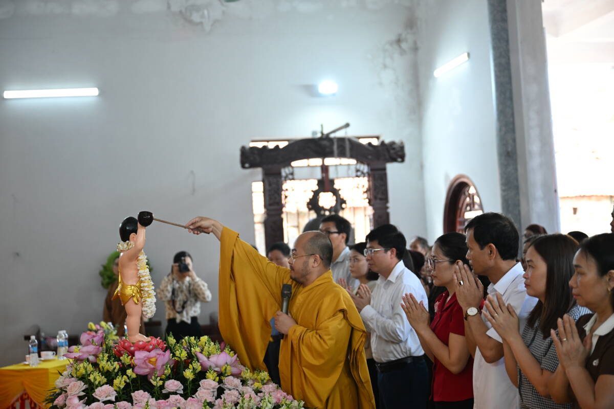 Chùa Gôi, xã Vụ Bản, trang nghiêm tổ chức lễ tắm Phật và khóa lễ quy y Tam bảo插图4