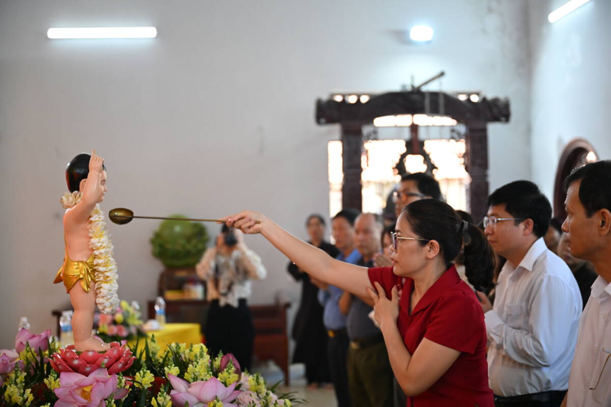 Chùa Gôi, xã Vụ Bản, trang nghiêm tổ chức lễ tắm Phật và khóa lễ quy y Tam bảo插图5