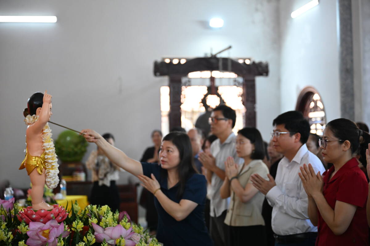 Chùa Gôi, xã Vụ Bản, trang nghiêm tổ chức lễ tắm Phật và khóa lễ quy y Tam bảo插图6
