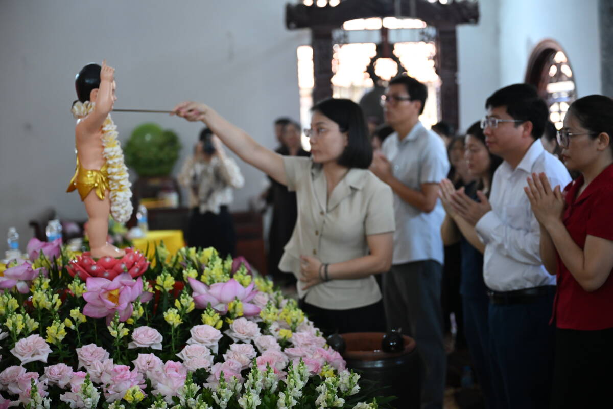 Chùa Gôi, xã Vụ Bản, trang nghiêm tổ chức lễ tắm Phật và khóa lễ quy y Tam bảo插图7