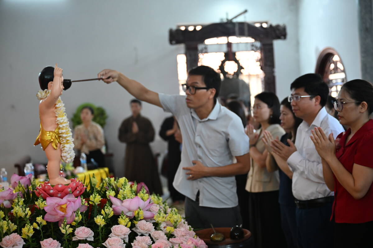 Chùa Gôi, xã Vụ Bản, trang nghiêm tổ chức lễ tắm Phật và khóa lễ quy y Tam bảo插图19