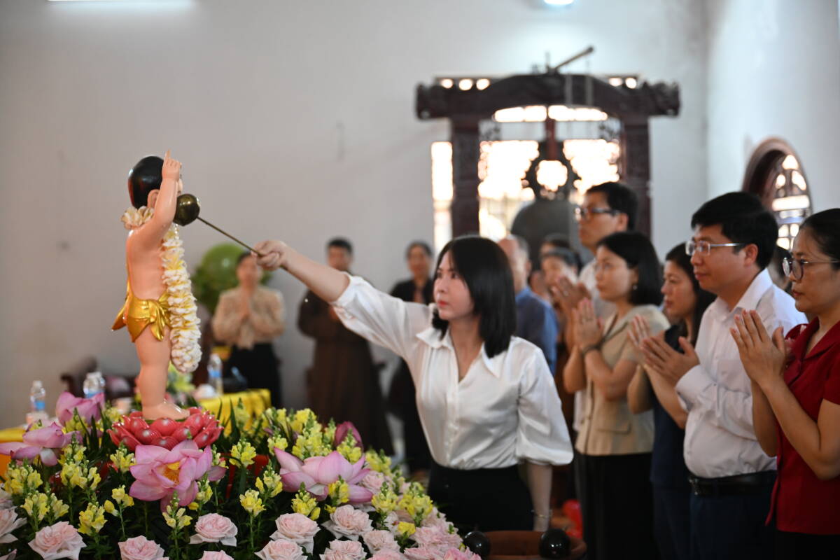 Chùa Gôi, xã Vụ Bản, trang nghiêm tổ chức lễ tắm Phật và khóa lễ quy y Tam bảo插图20