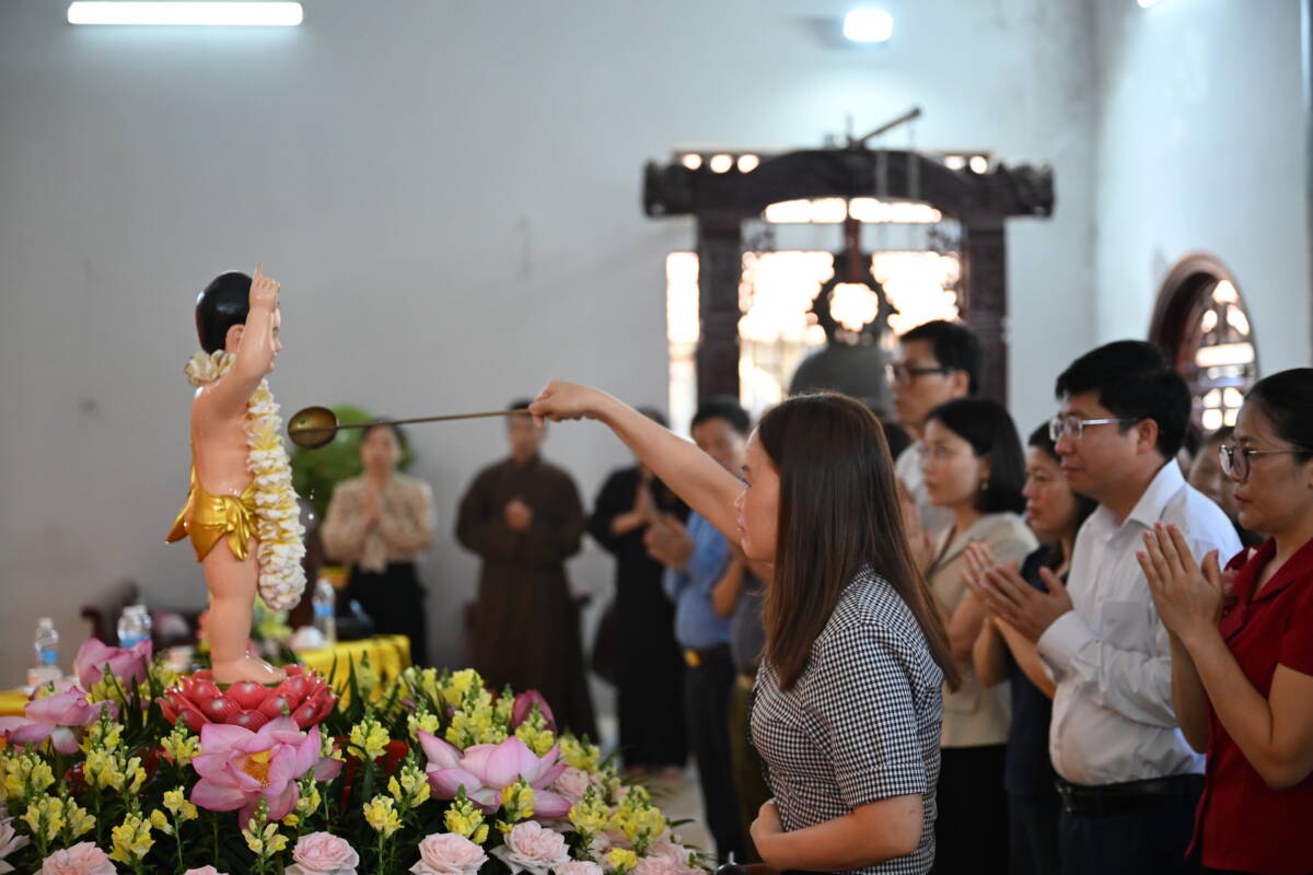 Chùa Gôi, xã Vụ Bản, trang nghiêm tổ chức lễ tắm Phật và khóa lễ quy y Tam bảo插图21