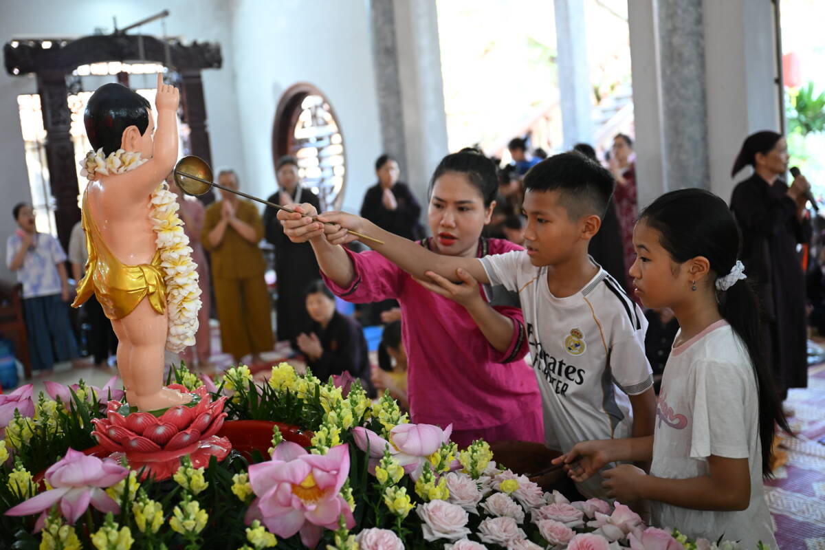 Chùa Gôi, xã Vụ Bản, trang nghiêm tổ chức lễ tắm Phật và khóa lễ quy y Tam bảo插图23