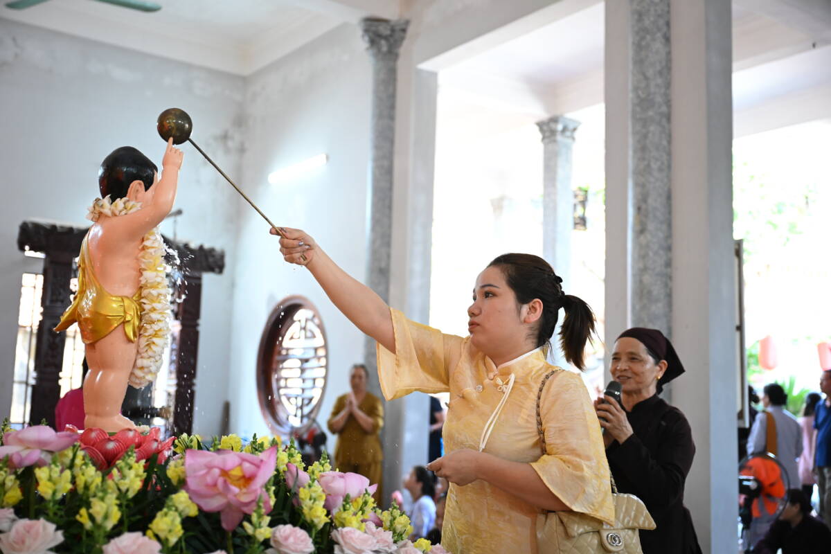Chùa Gôi, xã Vụ Bản, trang nghiêm tổ chức lễ tắm Phật và khóa lễ quy y Tam bảo插图24