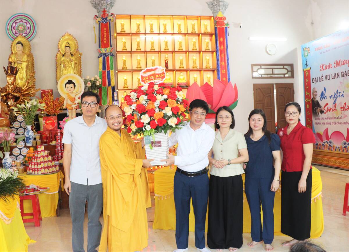 Chùa Gôi, xã Vụ Bản, trang nghiêm tổ chức lễ tắm Phật và khóa lễ quy y Tam bảo插图